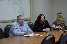В Ирбите полицейские продолжают вести профилактические беседы с населением в целях предупреждения фактов мошенничества