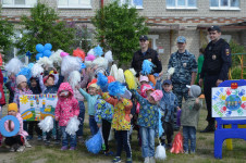 Безопасное детство. Полиция Ирбита провела для воспитанников детского сада праздник, посвященный Дню защиты детей