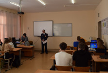 Сотрудники ирбитского СИЗО-2 рассказали выпускникам школ о преимуществах обучения в вузах ФСИН России