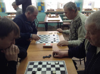 В шахматном клубе «Гамбит» прошел блиц-турнир по русским шашкам