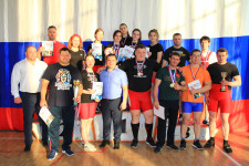 В Ирбите прошли соревнования по пауэрлифтингу (классическому жиму) среди мужчин и женщин в рамках Х Спартакиады Восточного управленческого округа
