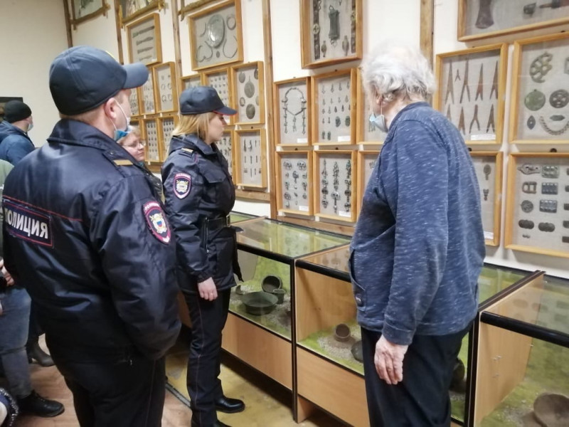 Сотрудники ирбитской полиции вместе с представителями Общественного совета и Совета ветеранов посетили музей народного быта