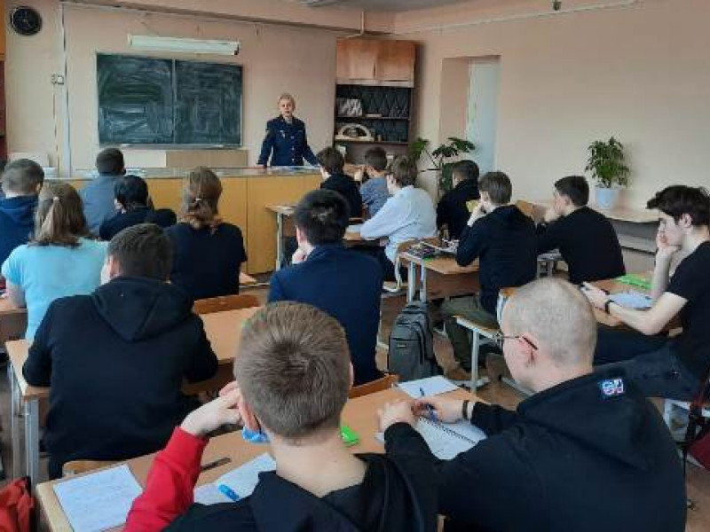 Начальник Ирбитского филиала УИИ ГУФСИН рассказала студентам, как не попасть в криминальную среду