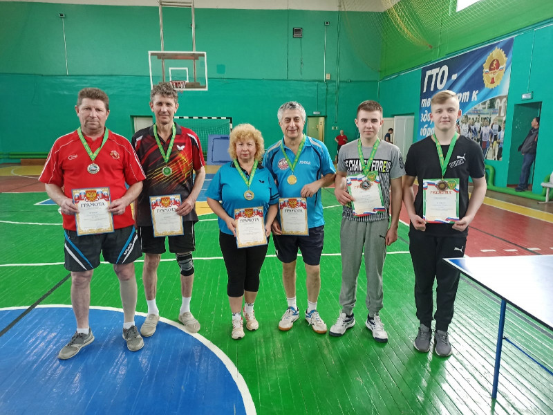 Ирбитчане заняли третье место на турнире по настольному теннису в Артемовском