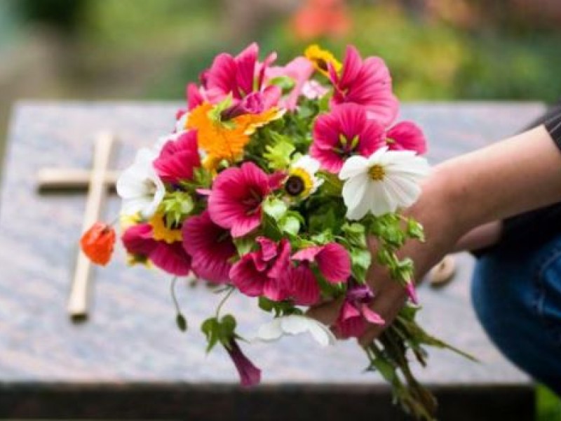  цветы на кладбище