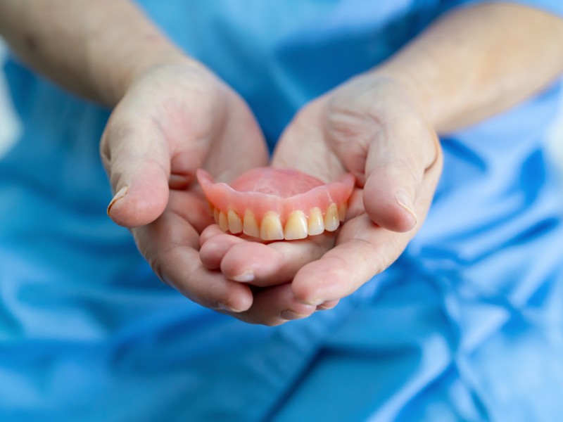 зубной протез