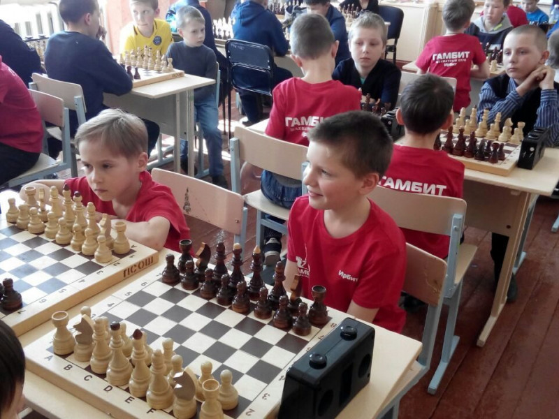 Воспитанники шахматного клуба «Гамбит» достойно выступили на турнире по быстрым шахматам в селе Харловское