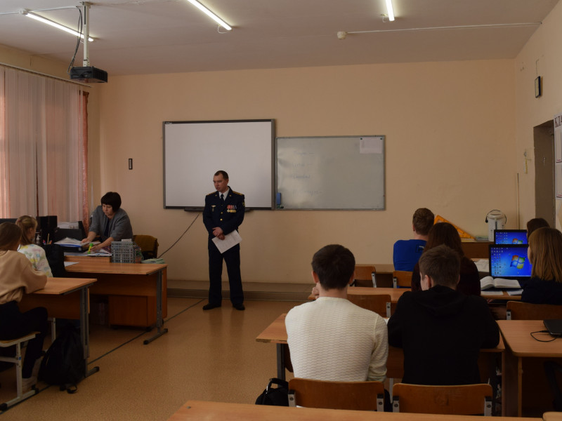 Сотрудники ирбитского СИЗО-2 рассказали выпускникам школ о преимуществах обучения в вузах ФСИН России