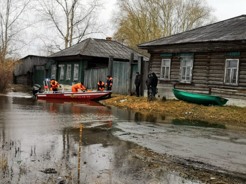 Паводковая ситуация в Ирбите под контролем. Спасатели оказывают адресную помощь населению (ФОТО, ВИДЕО)