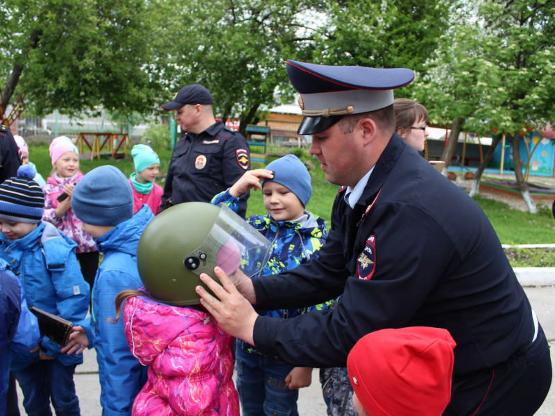 Сотрудники полиции города Ирбита организовали детский праздник