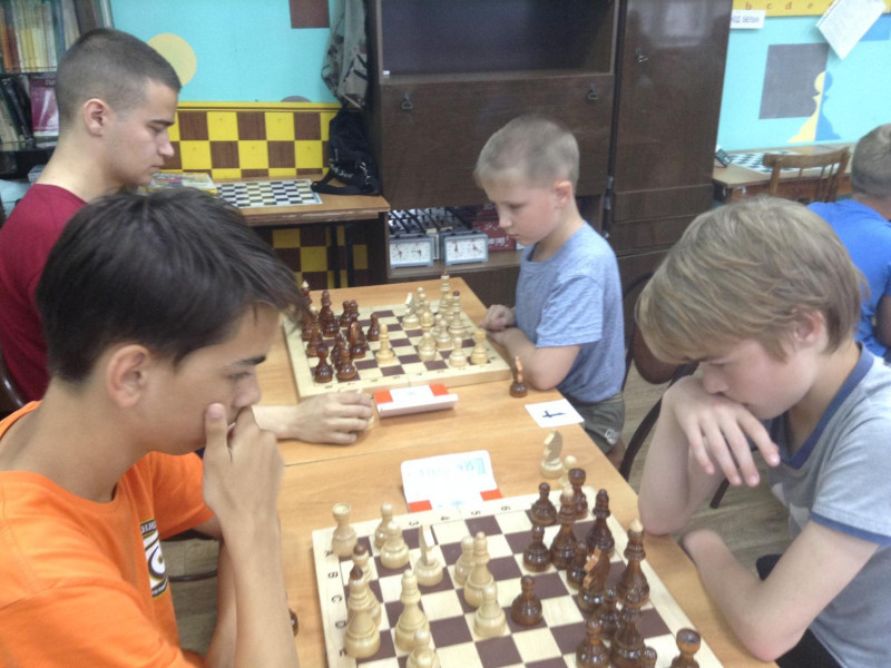 В шахматном клубе «Гамбит» состоялся блиц-турнир по шахматам, посвященный Международному дню шахмат