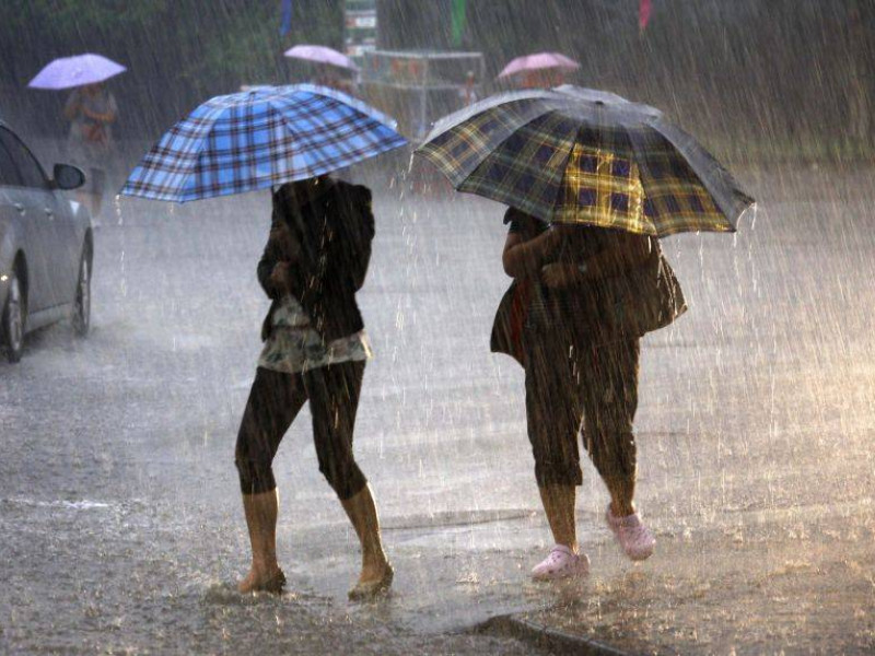 НЕПОГОДА. Синоптики прогнозируют сильные дожди, грозы с порывами ветра до 20 м/с