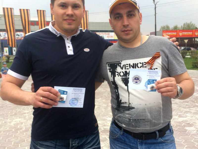 Двум сотрудникам СИЗО-2 вручили серебряные значки ГТО